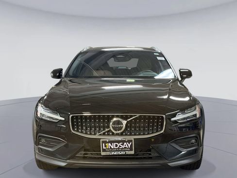 Used 2025 Volvo V60 B5 Cross Country Plus AWD/4WD image 8