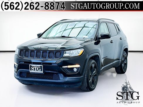Used 2021 Jeep Compass Latitude image 1
