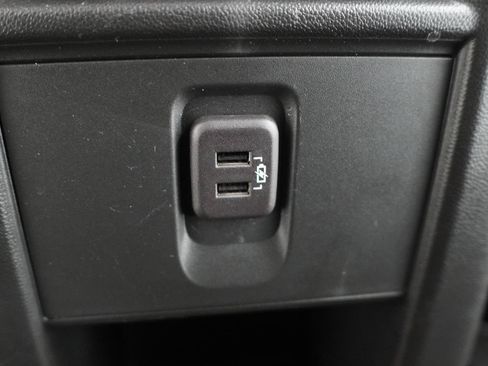Used 2023 Chevrolet Traverse LT FWD image 32