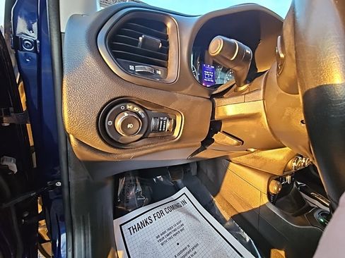 Used 2017 Jeep Renegade Latitude image 27