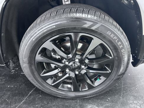 Used 2020 Jeep Grand Cherokee Altitude AWD/4WD image 24