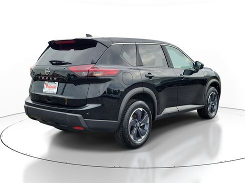 Used 2025 Nissan Rogue SV FWD image 4