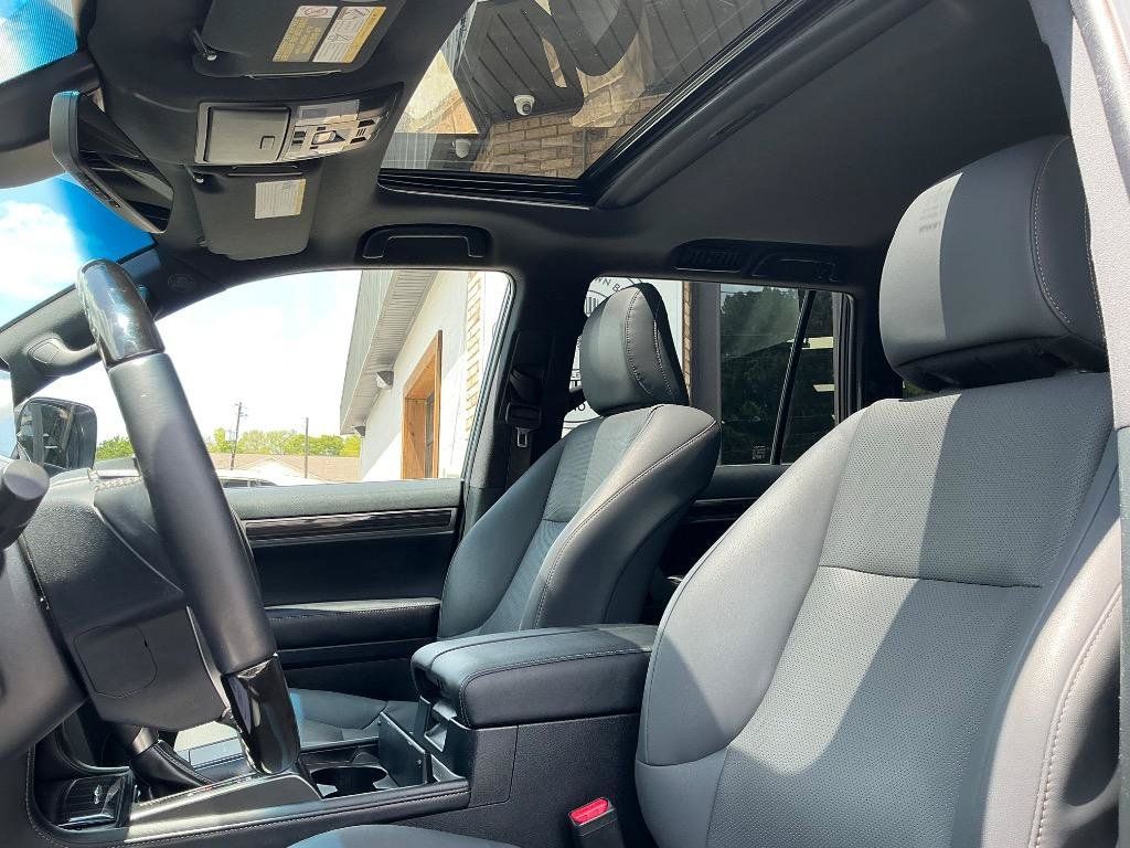 Used 2022 Lexus GX 460 Premium w/ Premium Package AWD/4WD image 17