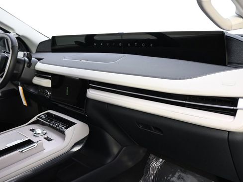 New 2026 Lincoln Navigator Reserve w/ Jet Appearance Package image 15