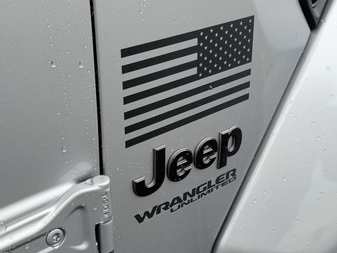 Used 2021 Jeep Wrangler Unlimited Sahara AWD/4WD image 5