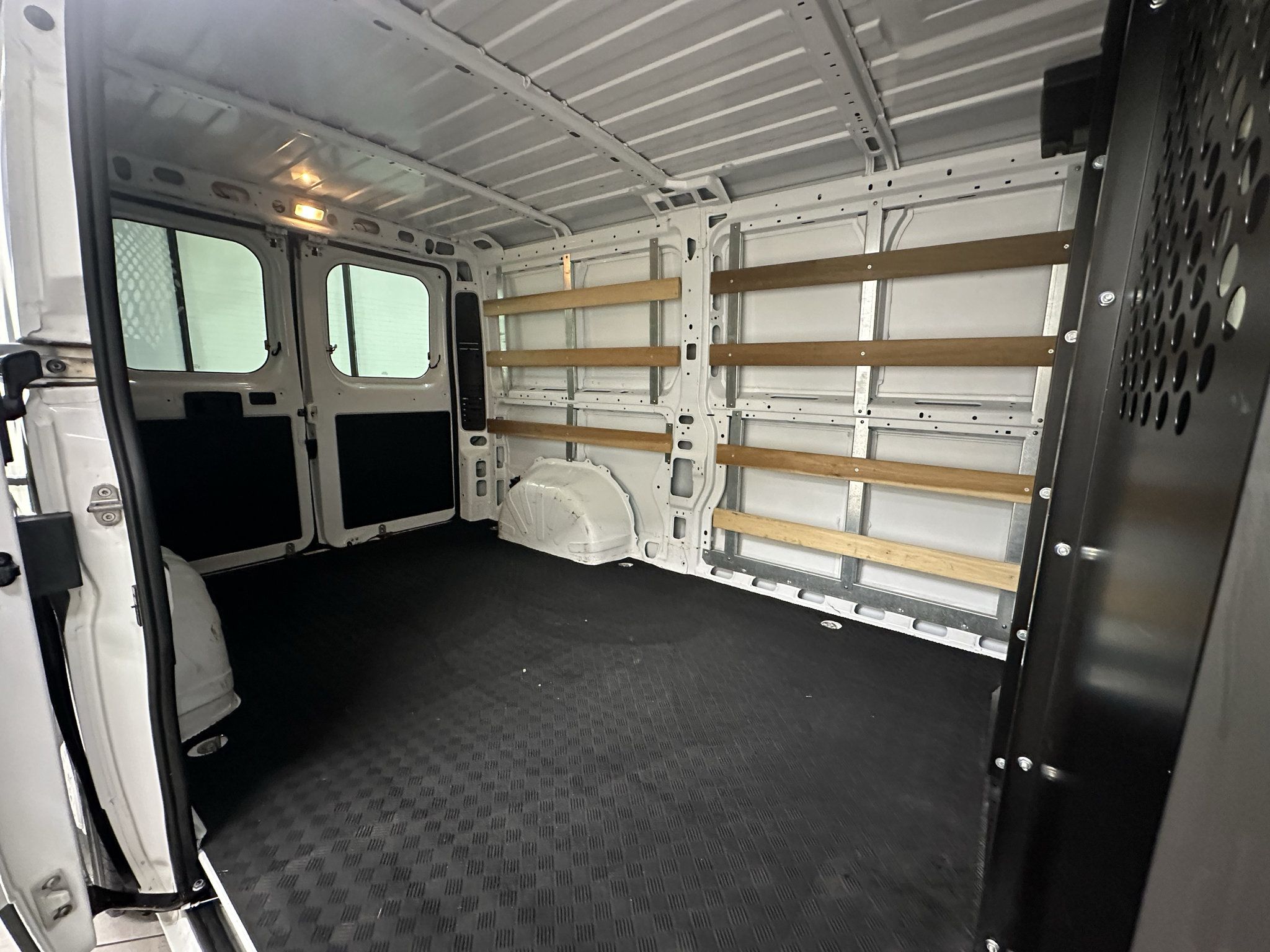 Used 2025 RAM ProMaster 2500 w/ U-Haul Equipment Group FWD image 16