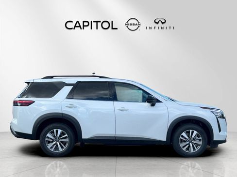 New 2026 Nissan Pathfinder SL image 6