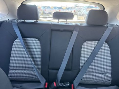 Used 2019 Hyundai Kona SE FWD image 18