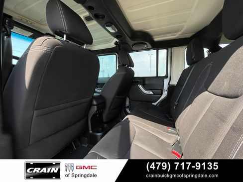 Used 2013 Jeep Wrangler Unlimited Sahara w/ Connectivity Group AWD/4WD image 27