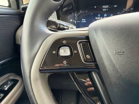 Used 2025 Lincoln Corsair FWD image 21