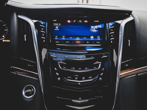Used 2015 Cadillac Escalade Premium AWD/4WD image 5