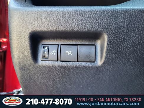 Used 2019 Toyota RAV4 LE FWD image 23