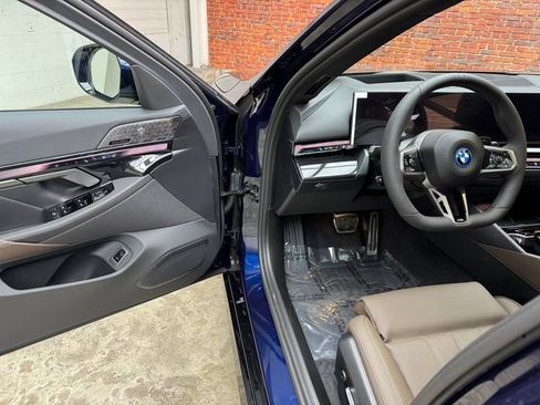 New 2026 BMW 550e xDrive 550e xDrive image 9