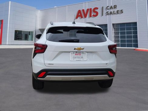 Used 2025 Chevrolet Trax LT w/ LT Convenience Package FWD image 5