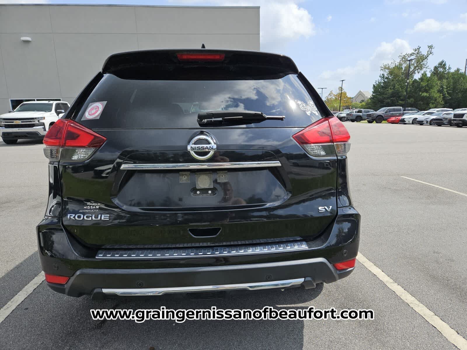 Used 2019 Nissan Rogue SV w/ Premium Package FWD image 9