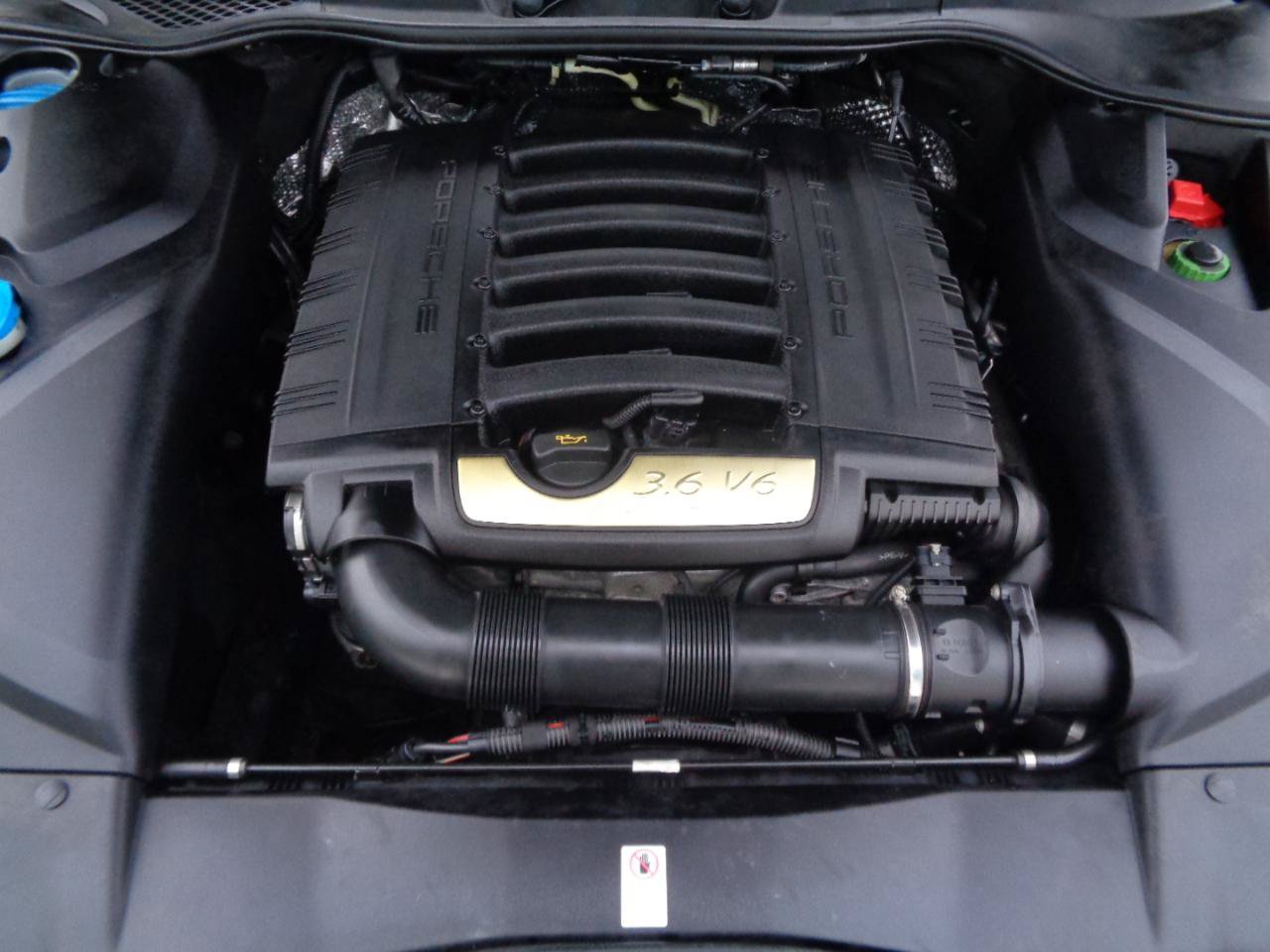 Used 2016 Porsche Cayenne AWD/4WD image 9