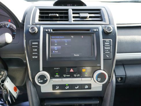 Used 2014 Toyota Camry SE FWD image 10