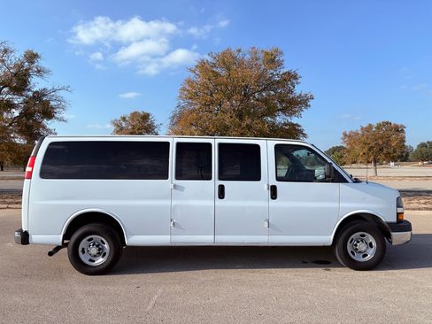 Used 2016 Chevrolet Express 3500 LT w/ LT Preferred Equipment Group image 40