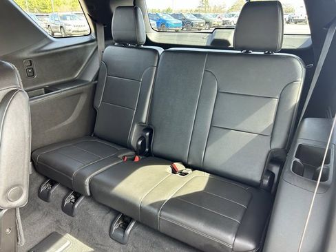 Used 2023 Chevrolet Traverse LT image 14