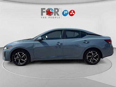 Used 2025 Nissan Sentra SV FWD image 2