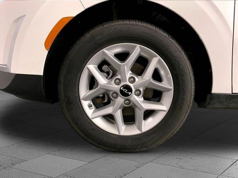 Certified 2025 Kia Soul LX image 9