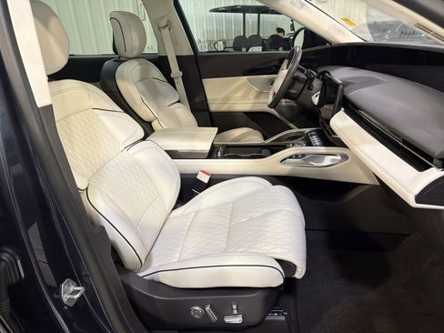 Used 2024 Lincoln Nautilus Black Label AWD/4WD image 12