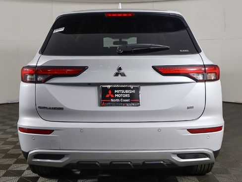 Used 2024 Mitsubishi Outlander SE image 13