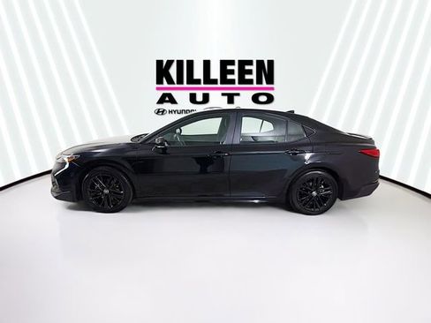 Used 2025 Toyota Camry SE FWD image 4