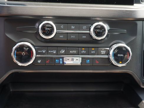Used 2024 Ford F350 Lariat w/ Lariat Ultimate Package AWD/4WD image 31