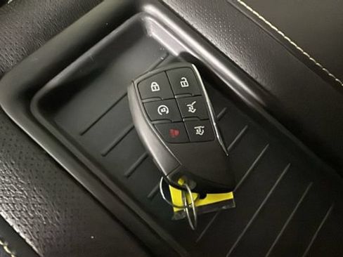 Used 2023 GMC Yukon SLT w/ SLT Luxury Package AWD/4WD image 20