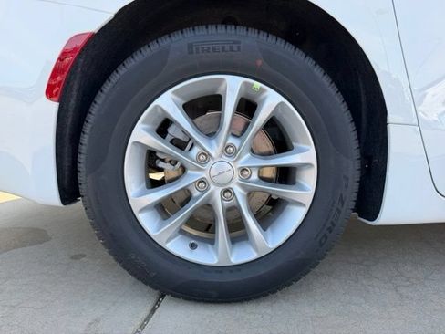 New 2027 Chrysler Pacifica Select FWD image 9