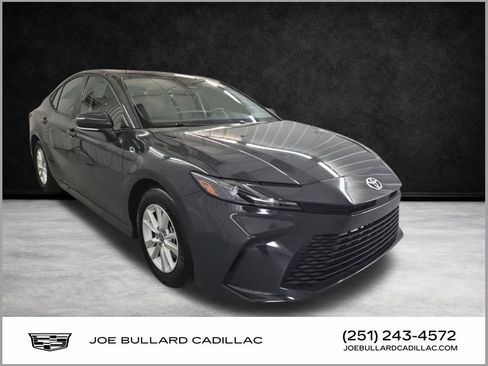 Used 2025 Toyota Camry LE image 1