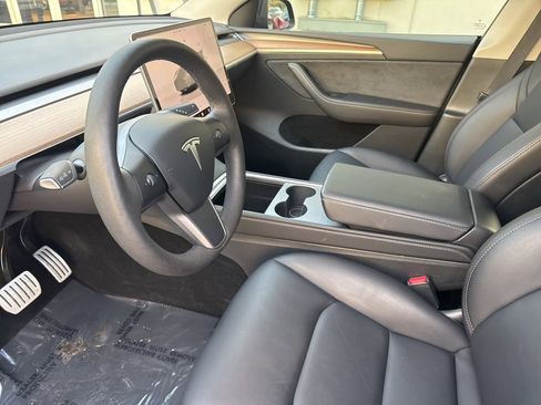 Used 2023 Tesla Model Y Performance image 7