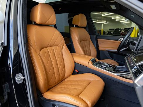 Certified 2024 BMW X7 xDrive40i w/ M Sport Package image 32