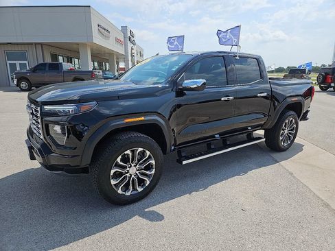 Used 2026 GMC Canyon Denali w/ LPO, Black Badging Package AWD/4WD image 2