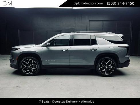 Used 2025 Chevrolet Traverse High Country AWD/4WD image 4