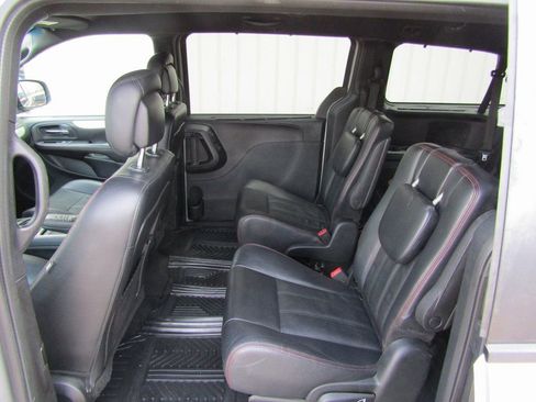 Used 2017 Dodge Grand Caravan GT image 32