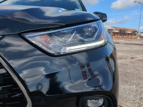 Used 2025 Toyota Highlander Platinum AWD/4WD image 10