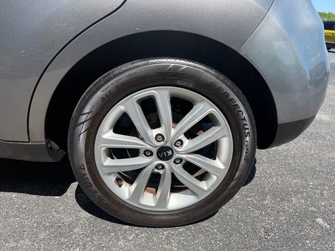 Used 2018 Kia Soul + FWD image 19