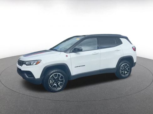 Used 2025 Jeep Compass Trailhawk image 7