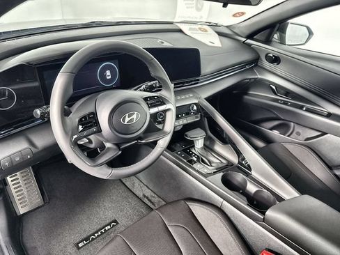 Used 2025 Hyundai Elantra SEL FWD image 22
