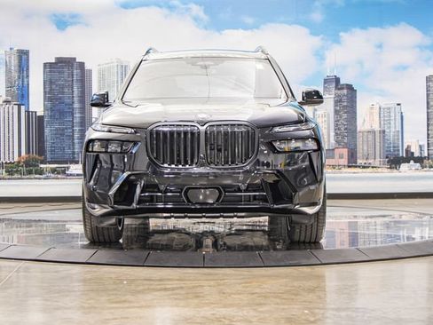 Certified 2025 BMW X7 xDrive40i w/ M Sport Package AWD/4WD image 3