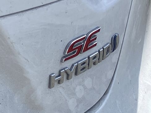 Used 2023 Toyota Corolla SE w/ SE Package image 5