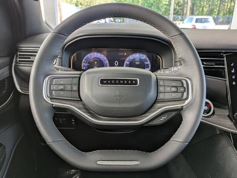 Used 2024 Jeep Wagoneer Series II w/ Flexible Seating Group RWD image 10