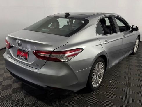 Used 2019 Toyota Camry XLE FWD image 7
