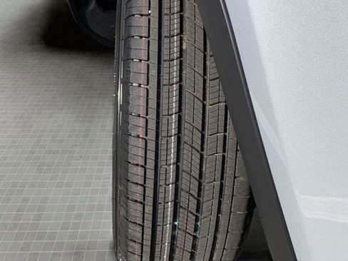 New 2025 Jeep Grand Cherokee Altitude image 11