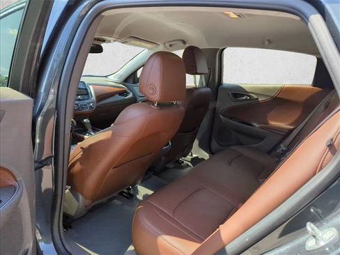 Used 2018 Chevrolet Malibu LT w/ Leather Package FWD image 16