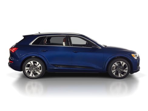 Used 2022 Audi e-tron Premium image 8