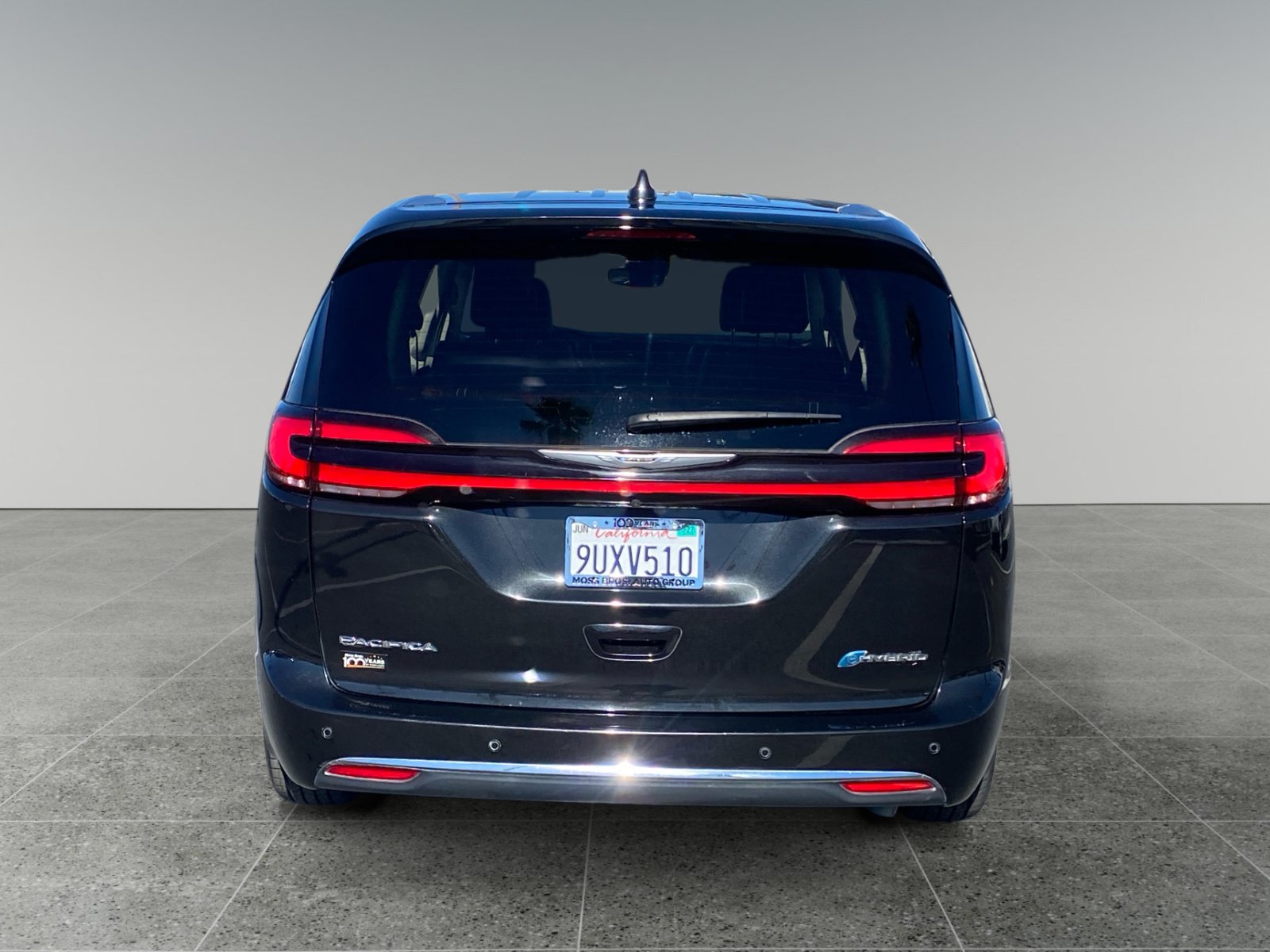 Used 2023 Chrysler Pacifica Touring-L FWD image 4