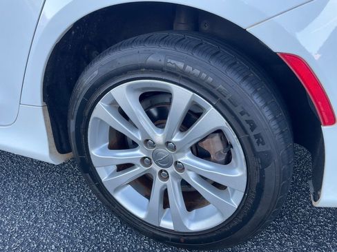 Used 2016 Chrysler 200 Limited image 11